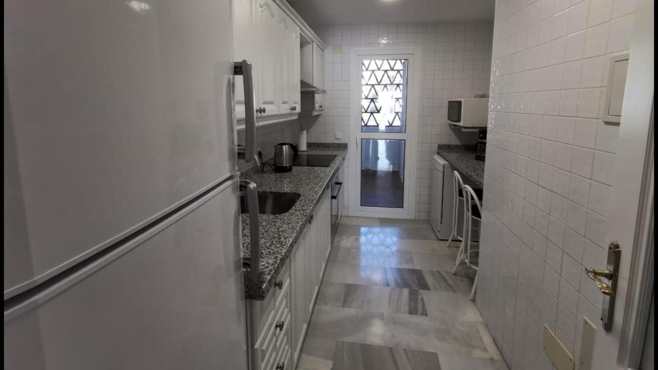 Mi Capricho B17 Beachfront Apartment Sitio de Calahonda Екстер'єр фото